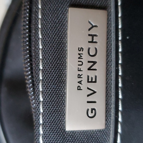 Givenchy Parfums Black Weekender Overnight Shoulder Tote CarryOn Duffle TRAVEL - Picture 9 of 14